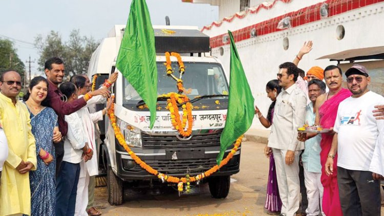 नई रोड स्वीपिंग मशीन का शुभारंभ, जनप्रतिनिधियों ने की मशीन की पूजा