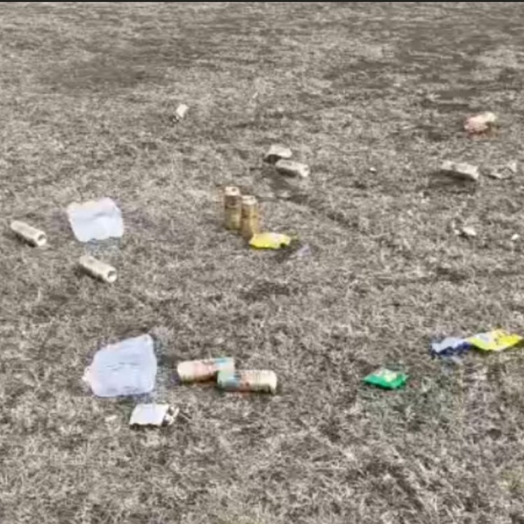 खिलचीपुर स्टेडियम बना शराबियों का अड्डा:सुबह खिलाड़ी दौड़ते हैं, रात में दारू पार्टी, नगर परिषद और थाना पास में होने के बावजूद कार्रवाई नहीं,