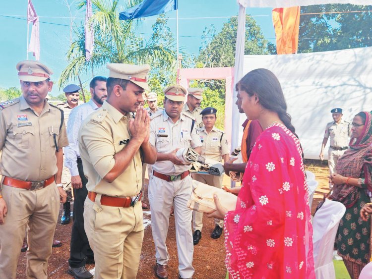 शहीद पुलिस जवानों को नमन