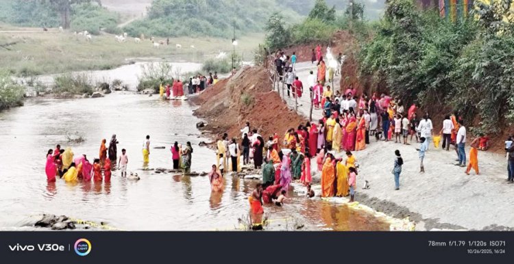 गेयुर नदी के तट पर घाट बंधान के साथ छठ व्रतियों ने की पूजा-अर्चना