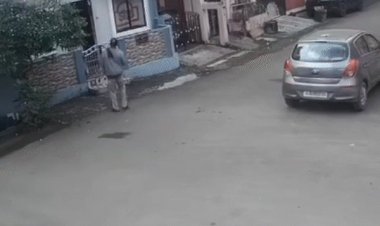 आत्मदाह का लाइव वीडियो:उज्जैन में शख्स ने पारिवारिक विवाद में लगाई आग; 80% झुलसा, गंभीर हालत में इंदौर रेफर