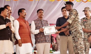 अफसरों और कर्मियों का सम्मान