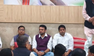 मंदसौर में कांग्रेस कार्यकर्ताओं ने इंदिरा गांधी की जयंती मनाई:पूर्व विधायक नवकृष्ण पाटिल ने बैंकों के राष्ट्रीयकरण को बताया महत्वपूर्ण