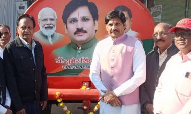 अंजड़ नगर परिषद को मिले दो पानी के टैंकर:सांसद ने टैंकरों का किया लोकार्पण; गर्मी में पानी की समस्या से मिलेगी राहत