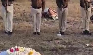 उज्जैन पुलिस के अश्वदल के साथी 'हीरा' की मौत:20 वर्षों तक रहा महाकाल सवारी और अन्य आयोजनों का हिस्सा, पुलिस लाइन में दी गार्ड ऑफ ऑनर