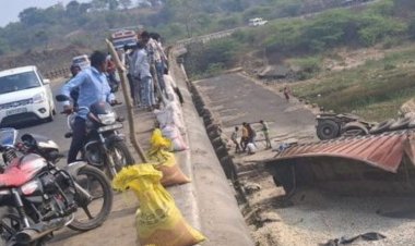 आलीराजपुर में ट्राला 30 फीट नीचे गिरा:हथनी नदी पुल की रेलिंग तोड़कर हुआ हादसा, नेटवर्क प्रभावित