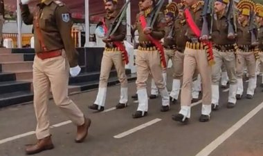 देवास में गणतंत्र दिवस की फाइनल रिहर्सल:पुलिस परेड ग्राउंड पर कलेक्टर ने ली सलामी; 26 को होगी मार्च पास्ट और सांस्कृतिक कार्यक्रम