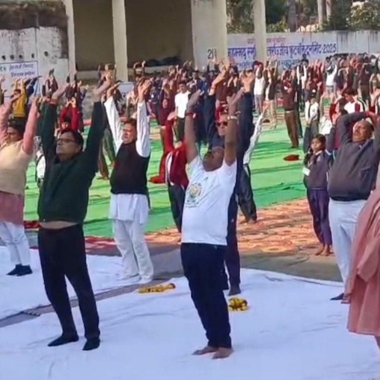 टीकमगढ़ में सूर्य नमस्कार करने पहुंचे केंद्रीय मंत्री:बोले- योग भारत की प्राचीन परंपरा, प्रधानमंत्री ने विश्व पटल पर स्थापित किया