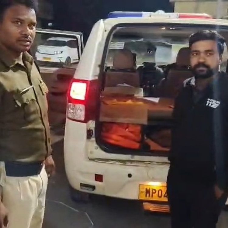 मंडला में दो सड़क हादसे, चार लोग घायल:तेज रफ्तार तूफान पलटा, बाइक सवार ट्रैक्टर से टकराया