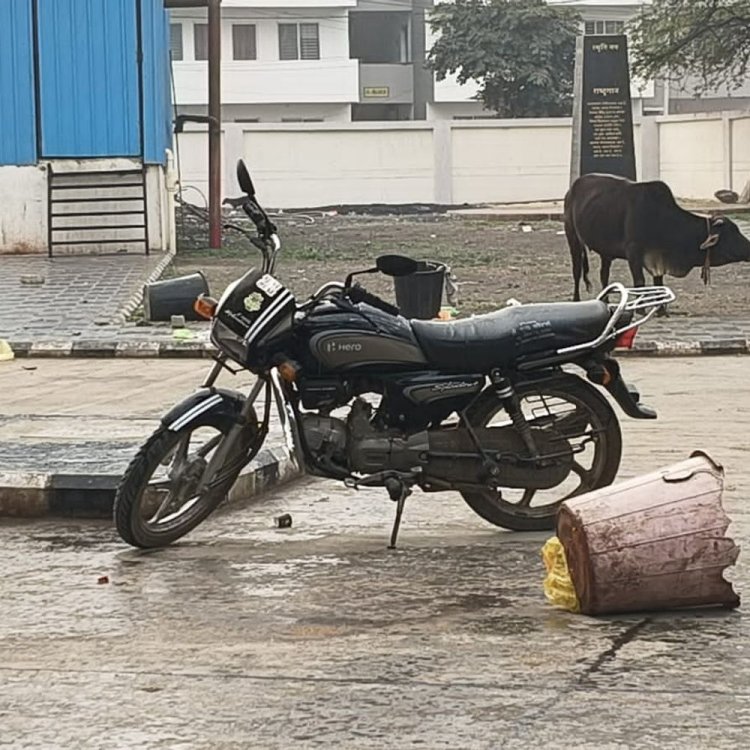 मंदसौर में ठंड के साथ बूंदाबांदी, कुरावन में गिरे ओले:13 डिग्री पर पहुंचा पारा, अलाव का मिल रहा सहारा, ट्रेनें भी आ रहीं लेट