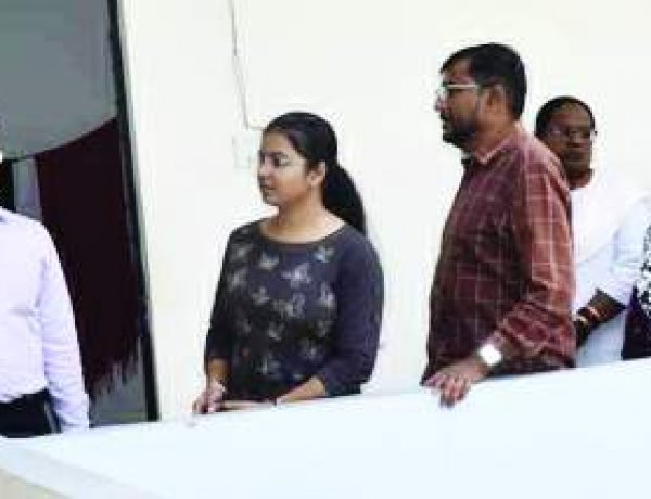 हथियार छोड़ अब हाथों में थामे औजार