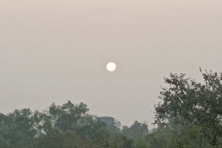 सीहोर में न्यूनतम तापमान 14 डिग्री सेल्सियस दर्ज:ठंडी हवाओं से बढ़ी ठिठुरन, ग्रामीण इलाकों में दिखा हॉट एयर बैलून